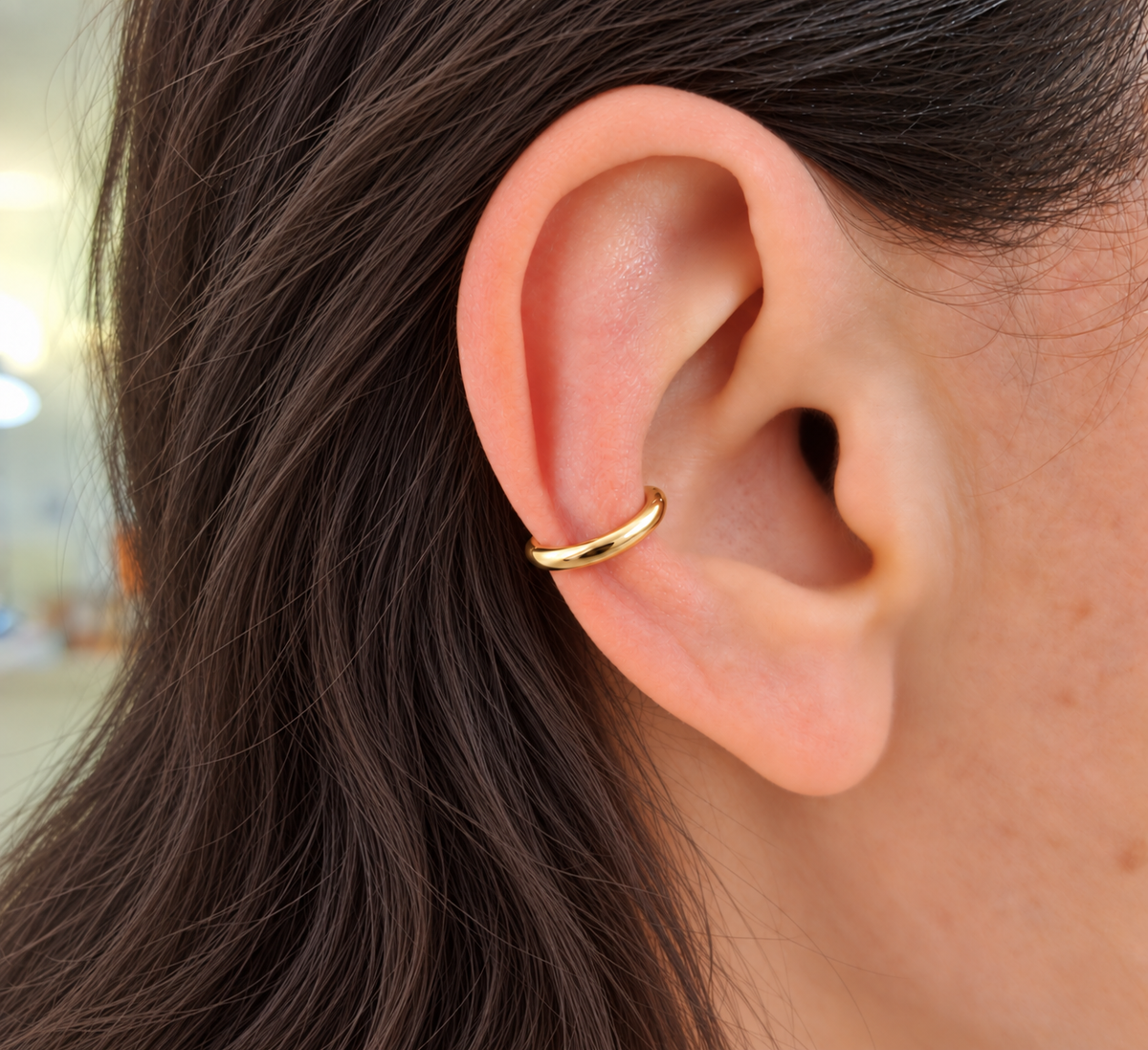 Bague d’oreille lisse Skiros en plaqué or 3 microns, portée