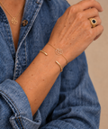 Bracelet Waikiki plaqué or 3 microns, chaînette avec motif arbre de vie, porté