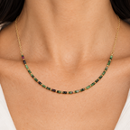 Collier Guadeloupe plaqué or 3 microns avec pierres fines rubis zoisites verts, porté