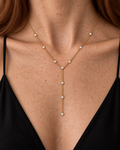 Collier Ibiza plaqué or 3 microns avec oxydes de zirconium, en forme de Y, porté